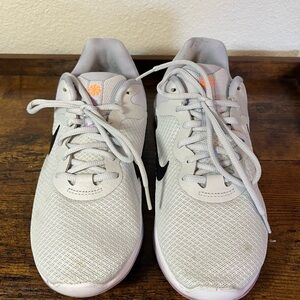 Nike Revolution 6 women’s 8.5
